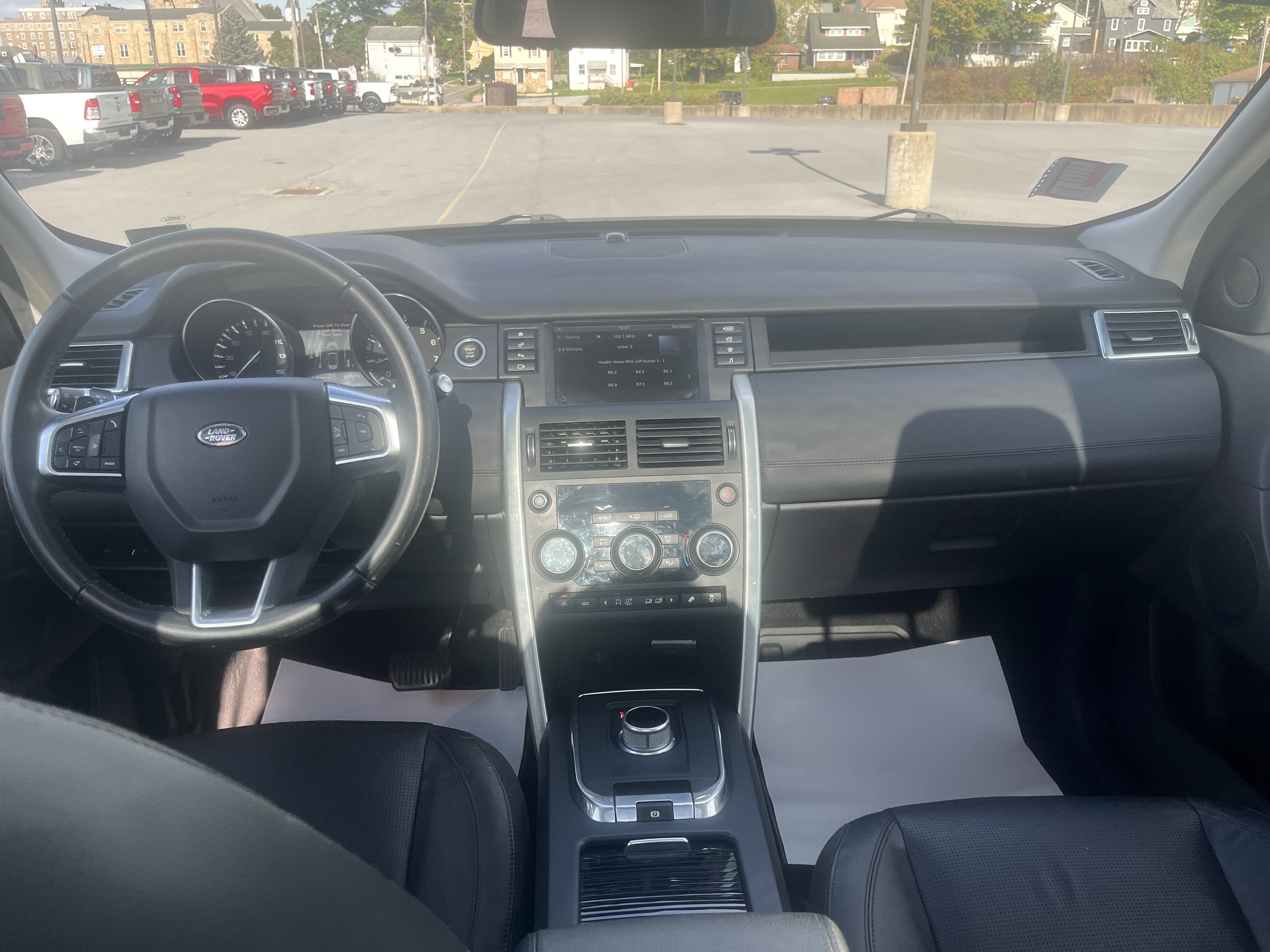 Used 2016 Land Rover Discovery Sport HSE AWD/4WD image 6