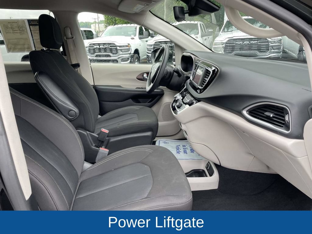Certified 2023 Chrysler Voyager LX FWD image 16