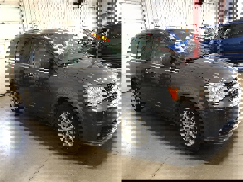 Used 2019 Dodge Grand Caravan SXT w/ Rear Park Assist Package image 6