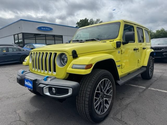 Used 2023 Jeep Wrangler Unlimited Sahara w/ Cold Weather Group AWD/4WD image 7