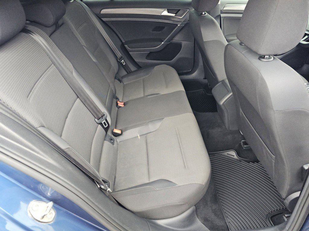 Used 2019 Volkswagen Golf S image 5