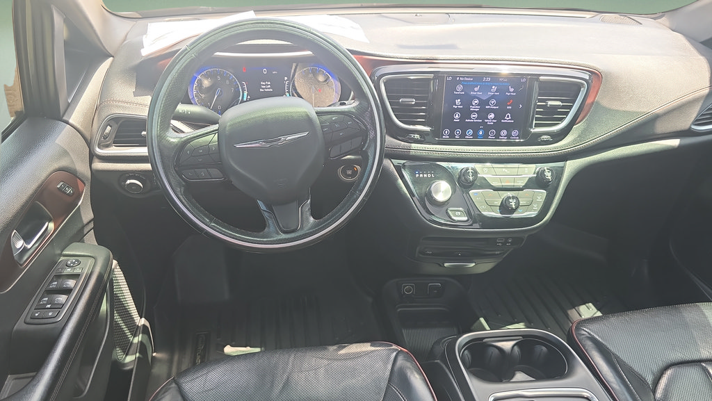 Used 2020 Chrysler Pacifica Limited FWD image 18
