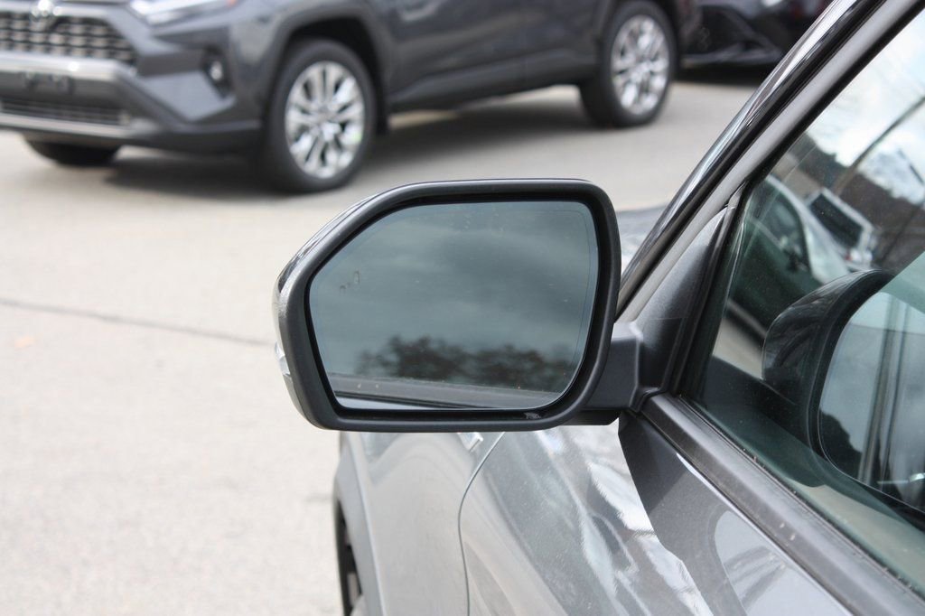 New 2026 Ford Explorer ST-Line w/ ST-Line Street Pack image 8