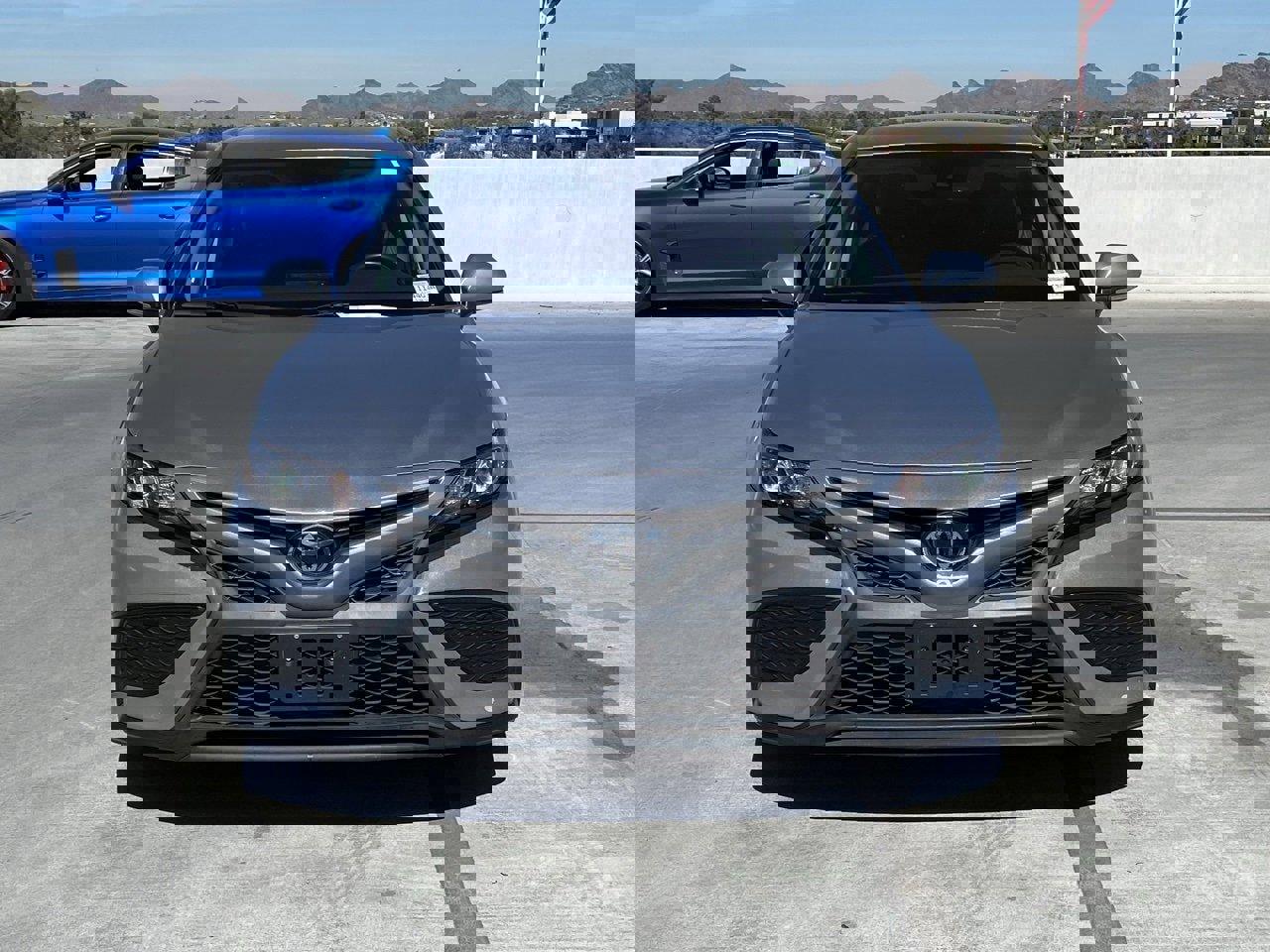 Used 2022 Toyota Camry SE image 2