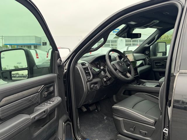 New 2026 RAM 3500 Limited AWD/4WD image 15