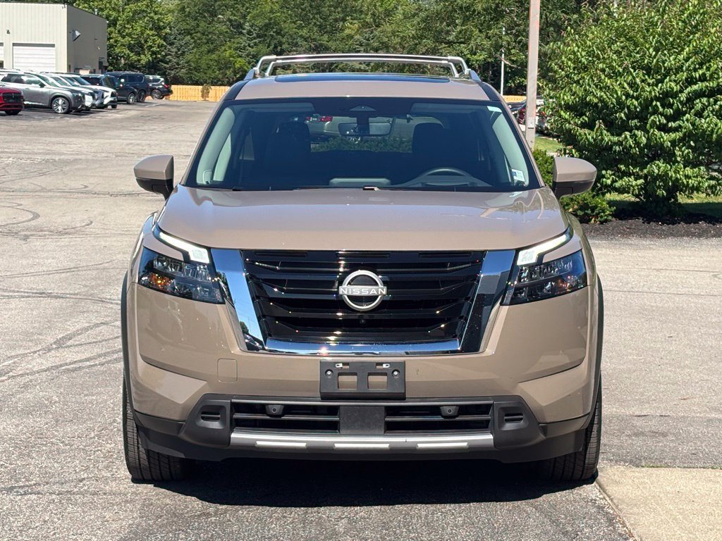 Used 2025 Nissan Pathfinder Platinum AWD/4WD image 11