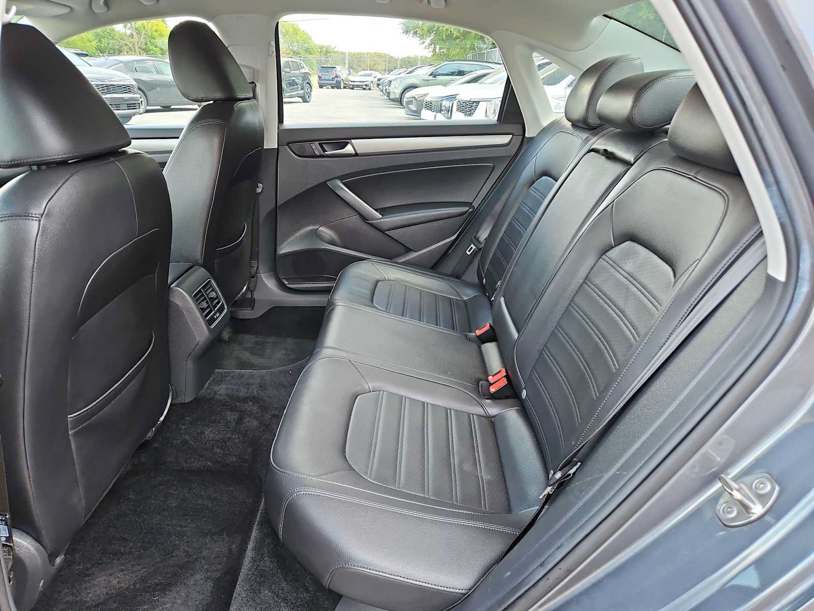Used 2015 Volkswagen Passat 1.8T SE FWD image 14
