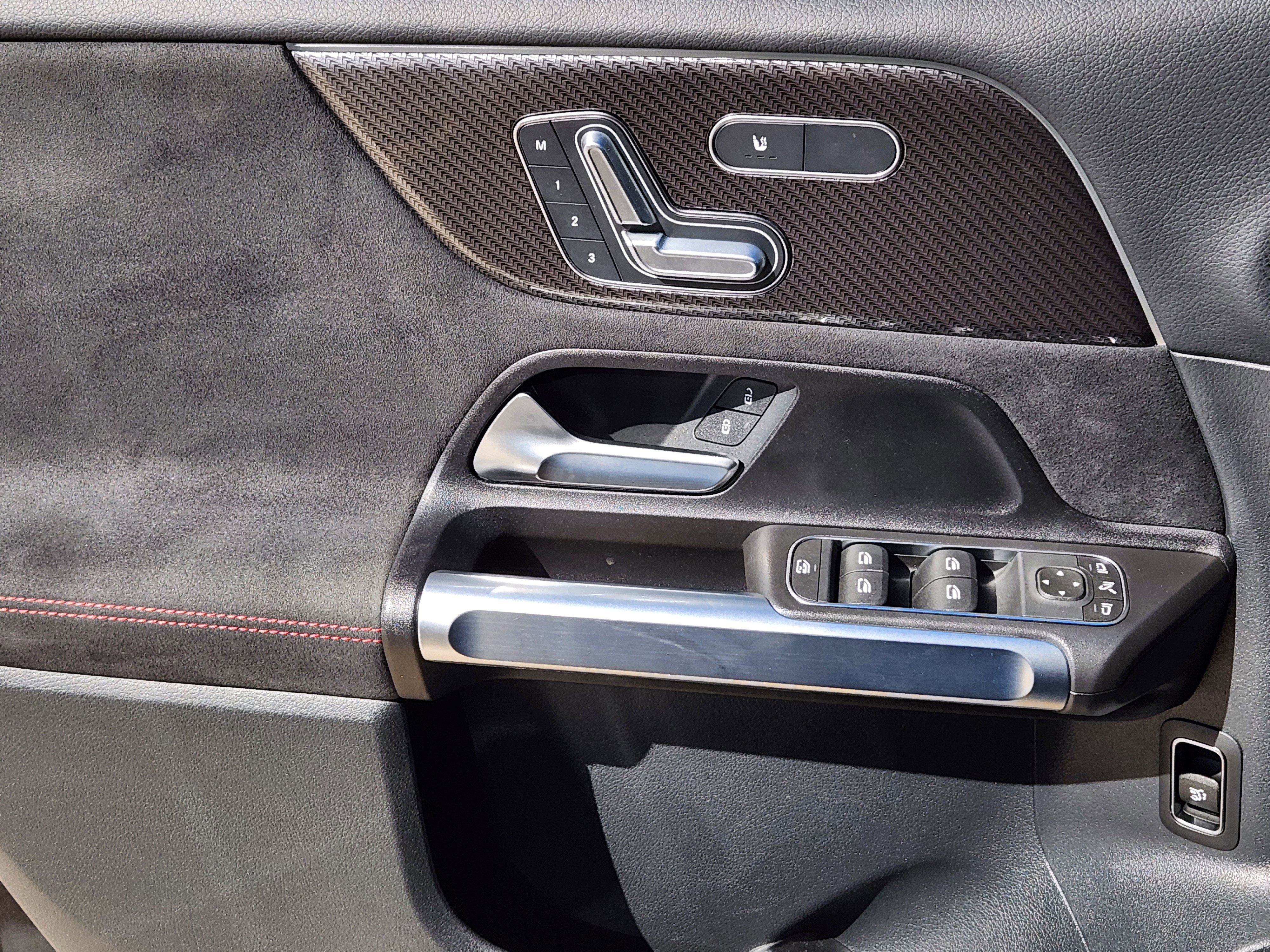 Used 2024 Mercedes-Benz GLB 250 GLB 250 image 23