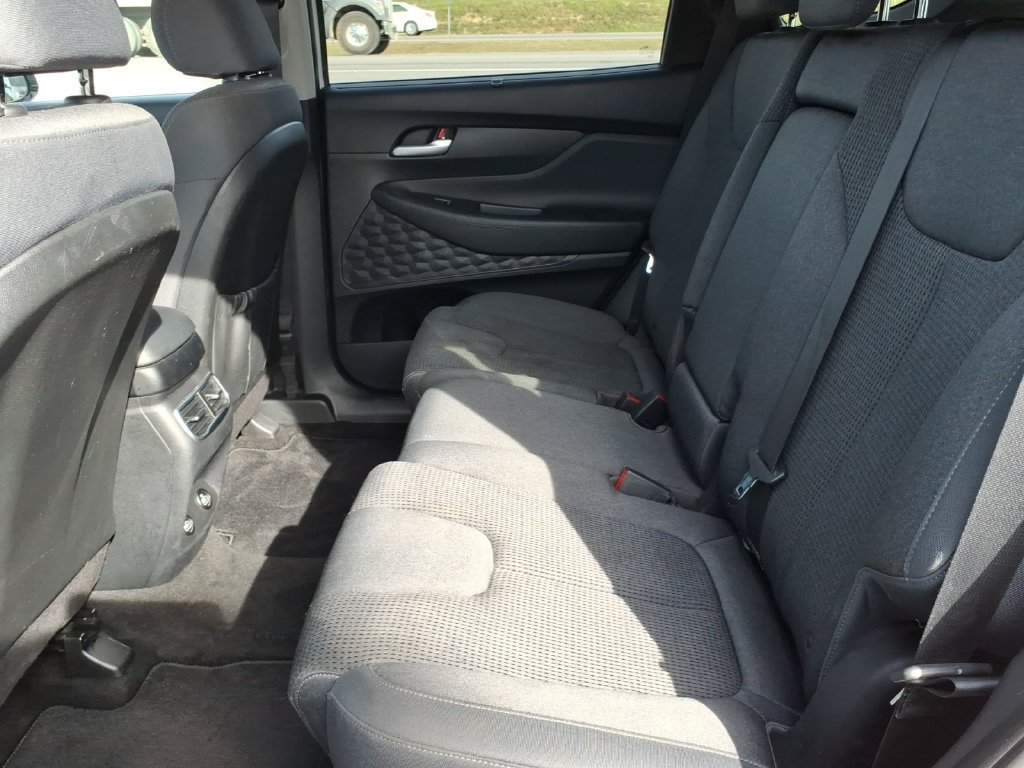 Used 2022 Hyundai Santa Fe SEL w/ Convenience Package FWD image 16