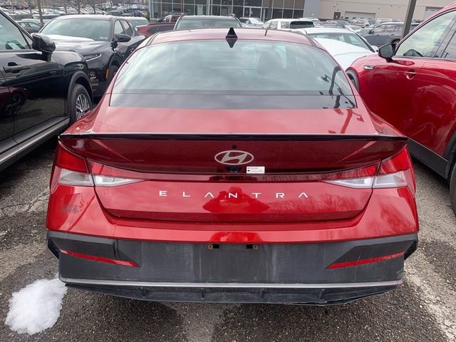 Used 2025 Hyundai Elantra Sport image 3