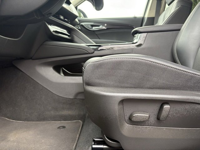 Used 2023 Buick Envision Essence image 28