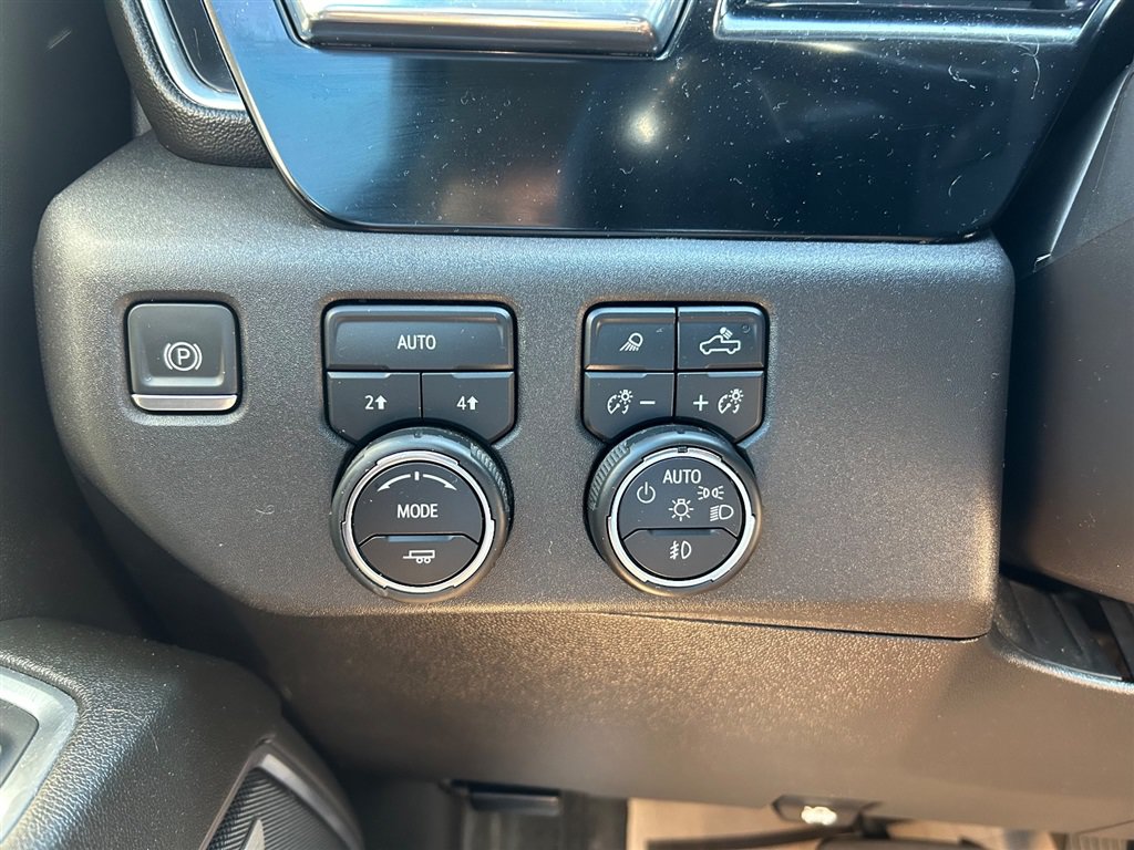 Used 2023 Chevrolet Silverado 1500 LTZ AWD/4WD image 17