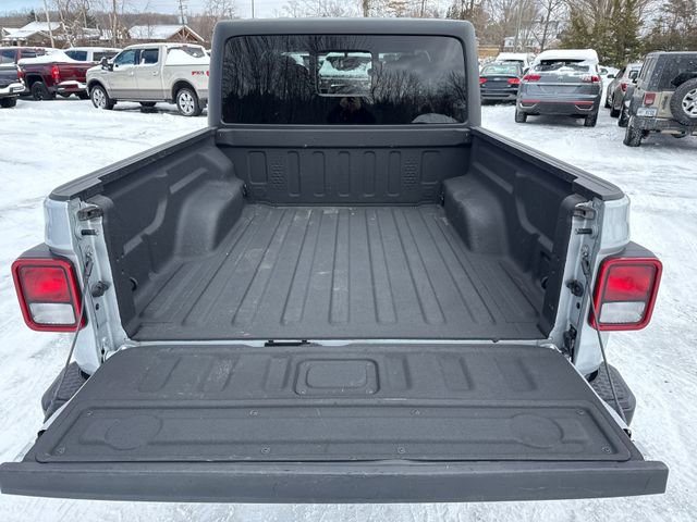 Used 2022 Jeep Gladiator Willys image 14