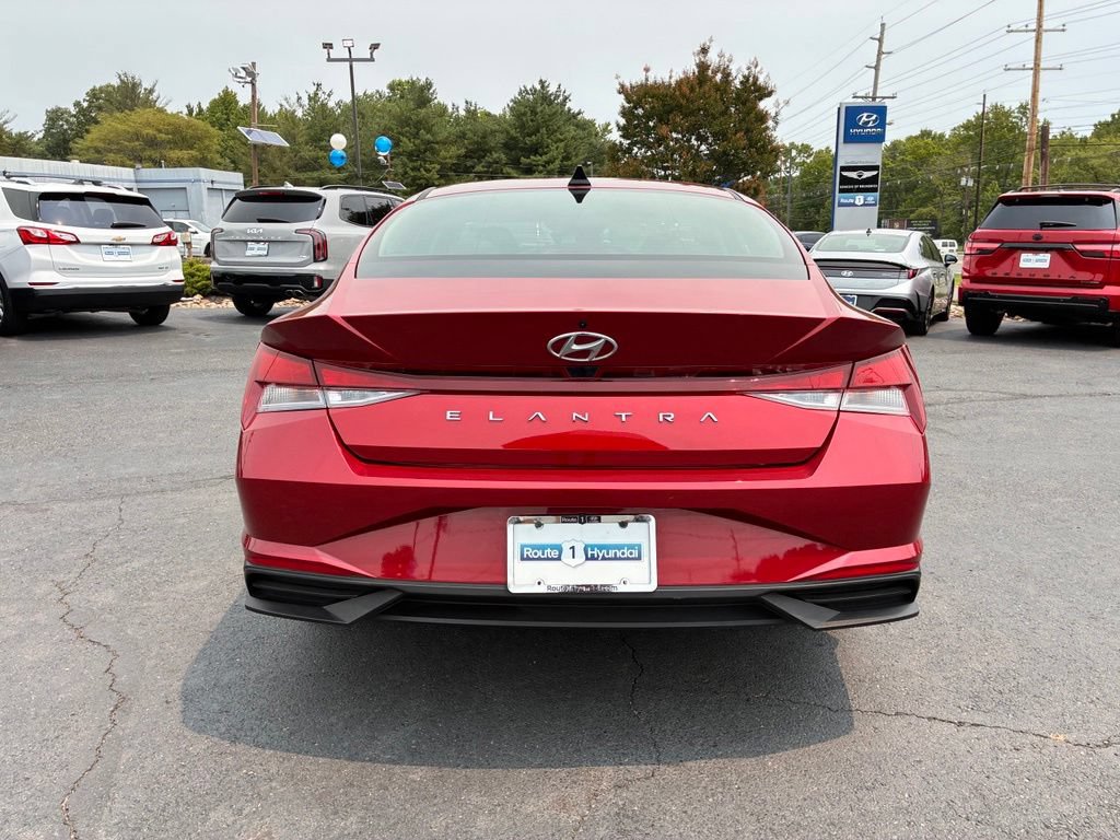 Used 2023 Hyundai Elantra SE FWD image 6