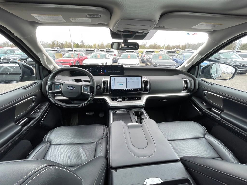 Used 2025 Ford Expedition Max Platinum AWD/4WD image 24