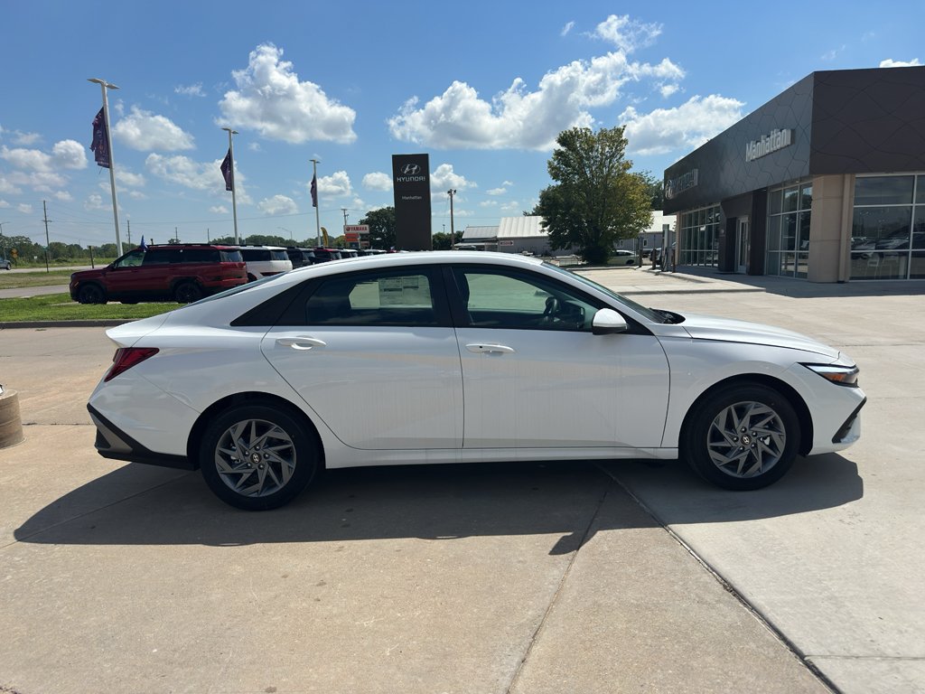 New 2026 Hyundai Elantra Hybrid FWD image 7