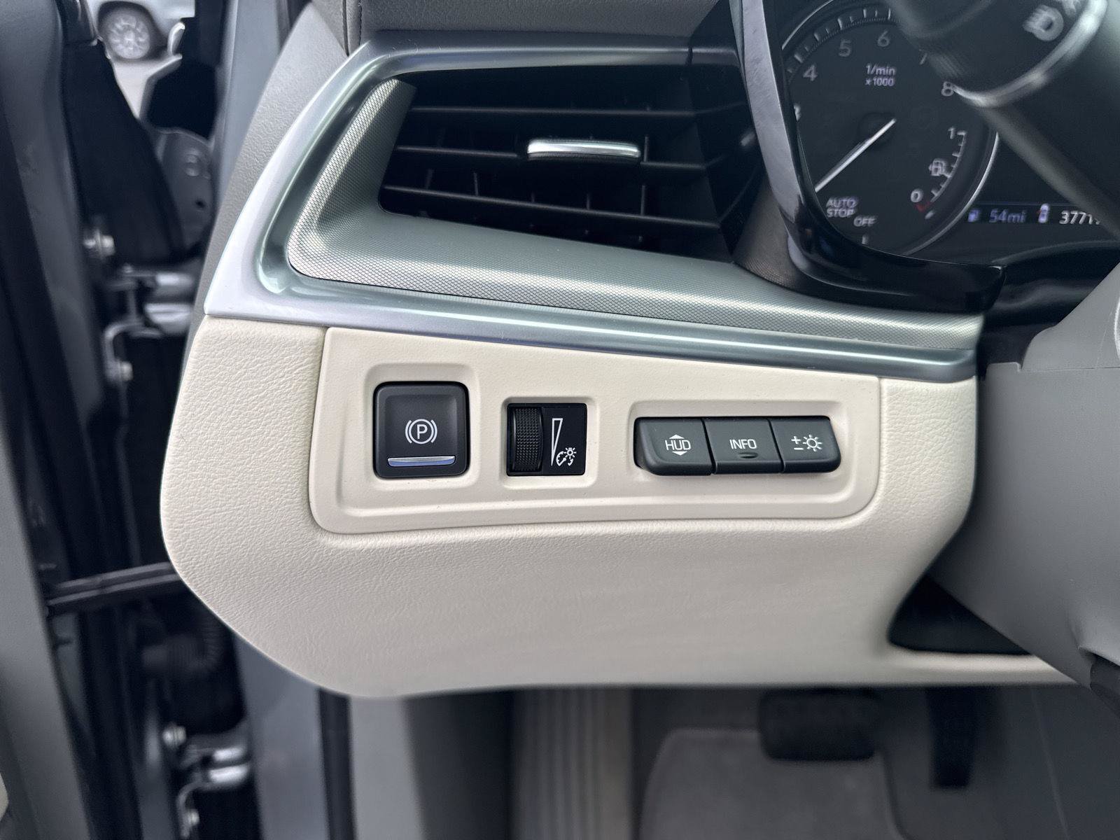 Used 2023 Cadillac XT5 Premium Luxury w/ Technology Package AWD/4WD image 23