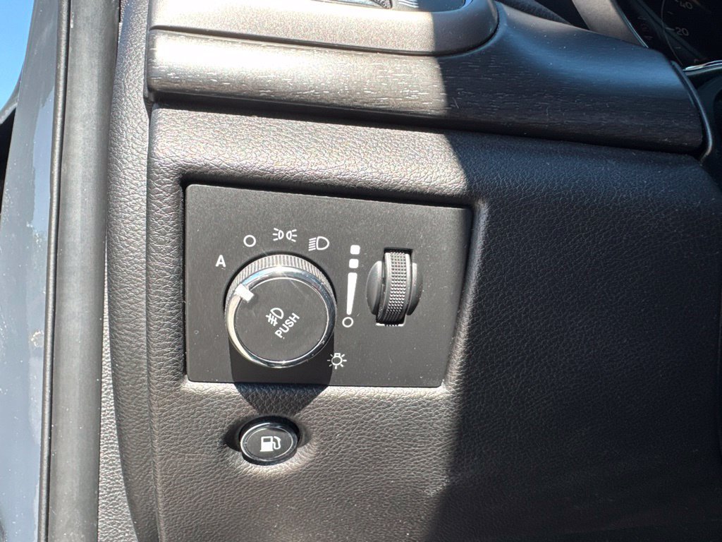 Used 2018 Jeep Grand Cherokee Altitude AWD/4WD image 24