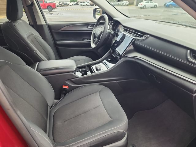 Used 2023 Jeep Grand Cherokee Laredo AWD/4WD image 13