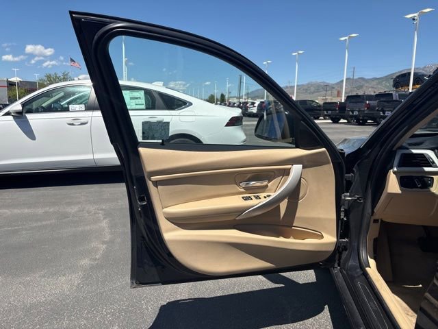 Used 2016 BMW 320i xDrive Sedan AWD/4WD image 9