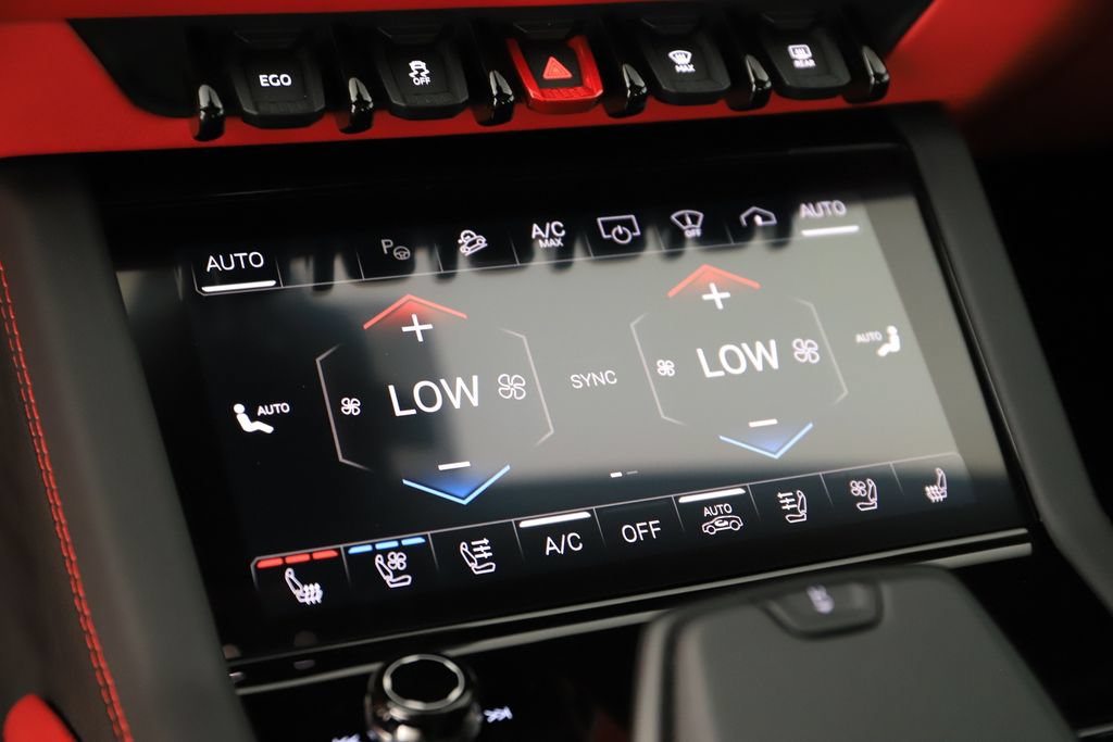 Used 2025 Lamborghini Urus SE AWD/4WD image 29