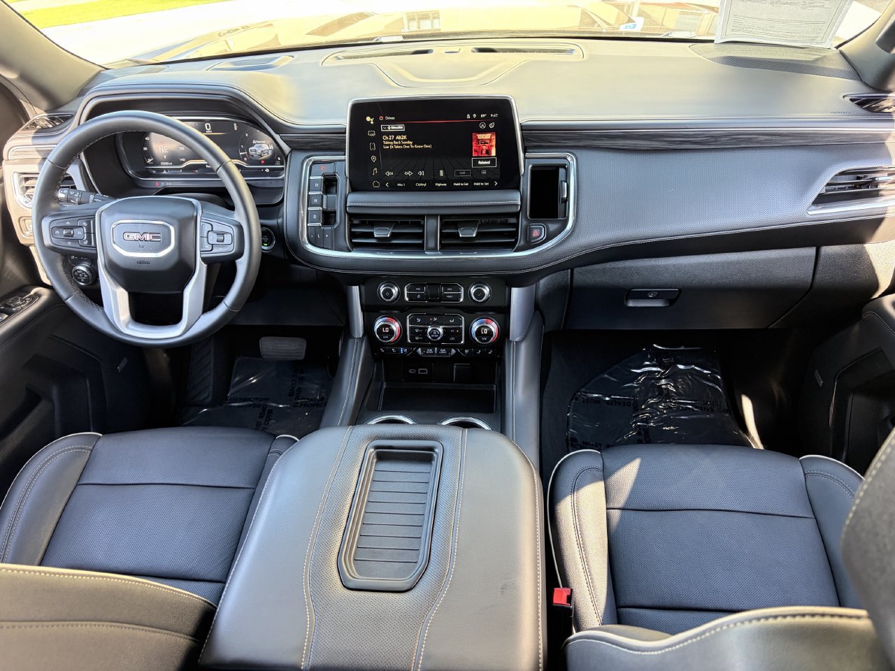 Used 2023 GMC Yukon SLT w/ SLT Premium Package AWD/4WD image 15