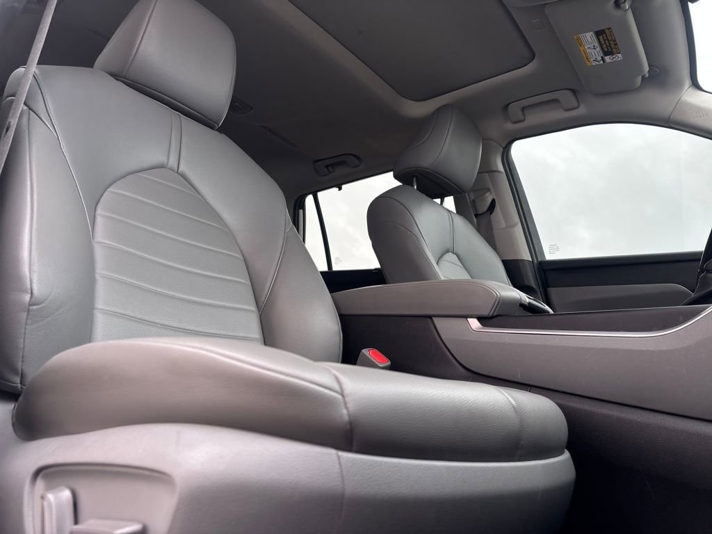 Used 2022 Toyota Highlander XLE image 26