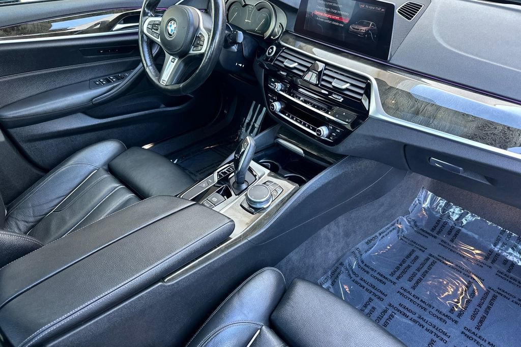 Used 2019 BMW 530e w/ M Sport Package image 16