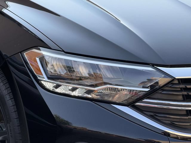 Certified 2023 Volkswagen Jetta SE w/ Panoramic Sunroof Package FWD image 10