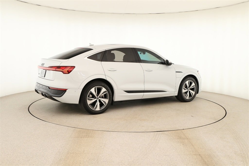 Used 2024 Audi Q8 e-tron Premium Plus w/ Premium Plus Package image 7