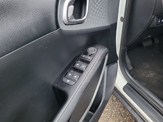 Used 2023 Kia Soul LX w/ Option Group 015 FWD image 16