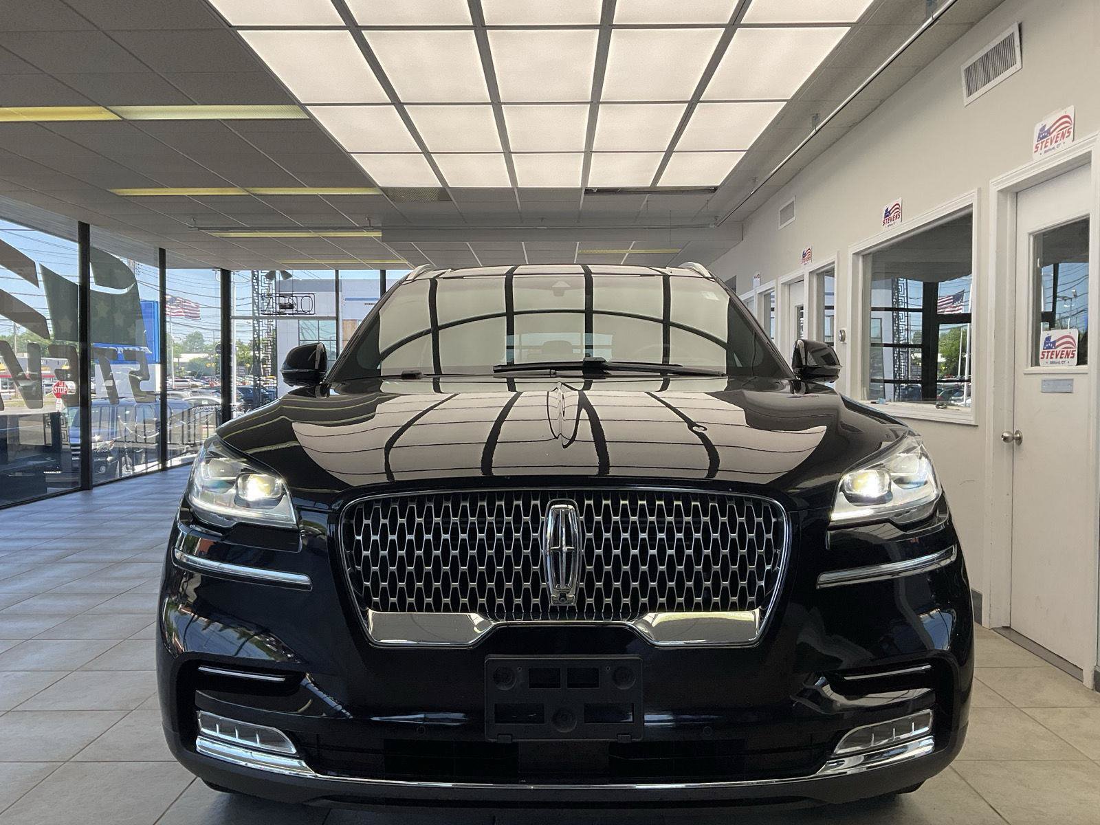 Used 2021 Lincoln Aviator Reserve w/ Equipment Group 202A AWD/4WD image 2