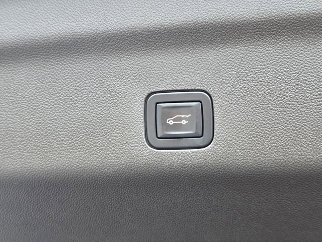 Used 2021 GMC Yukon Denali w/ Denali Ultimate Package AWD/4WD image 33