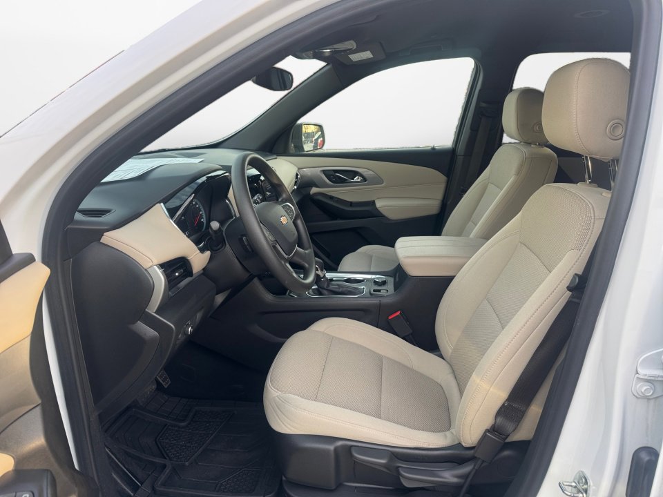 Used 2022 Chevrolet Traverse LS image 11