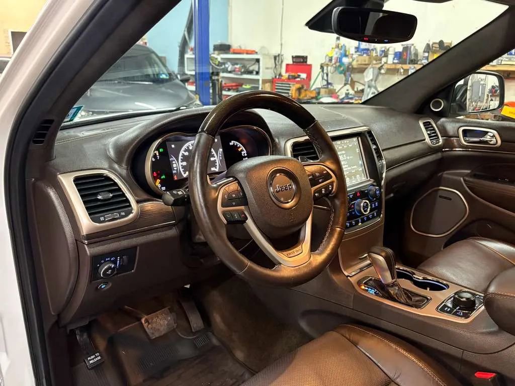 Used 2017 Jeep Grand Cherokee Summit w/ Platinum Series Group AWD/4WD image 18