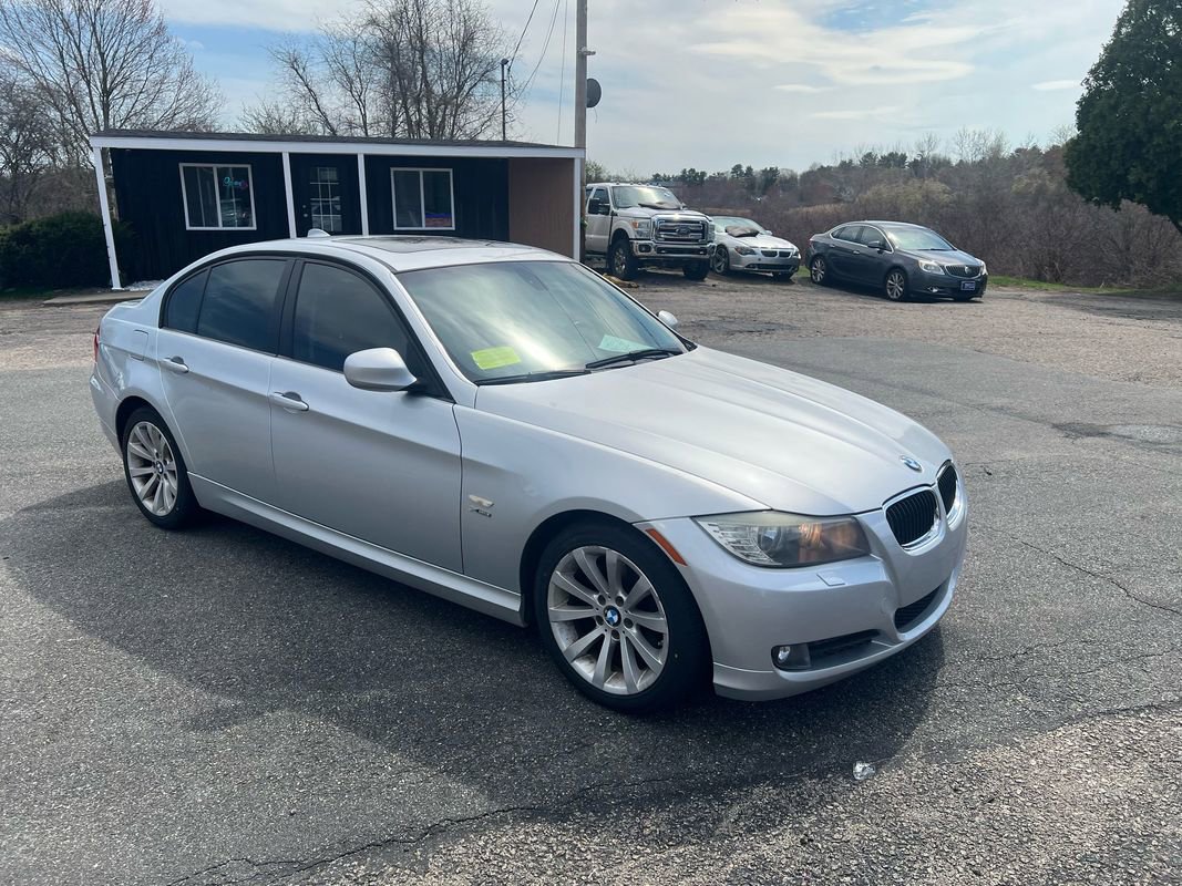 Used 2010 BMW 328i xDrive Sedan AWD/4WD image 2