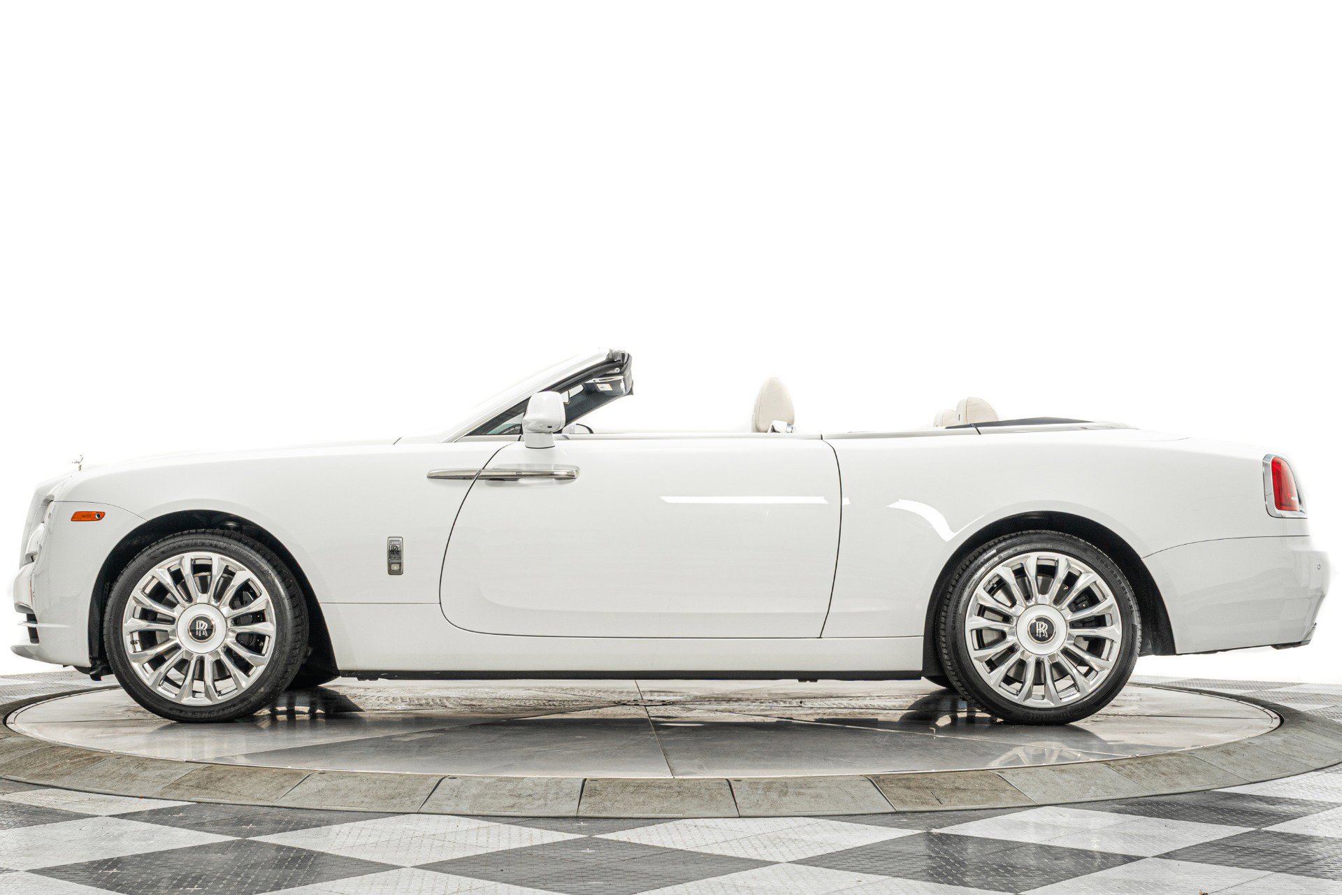 Used 2019 Rolls-Royce Dawn image 6