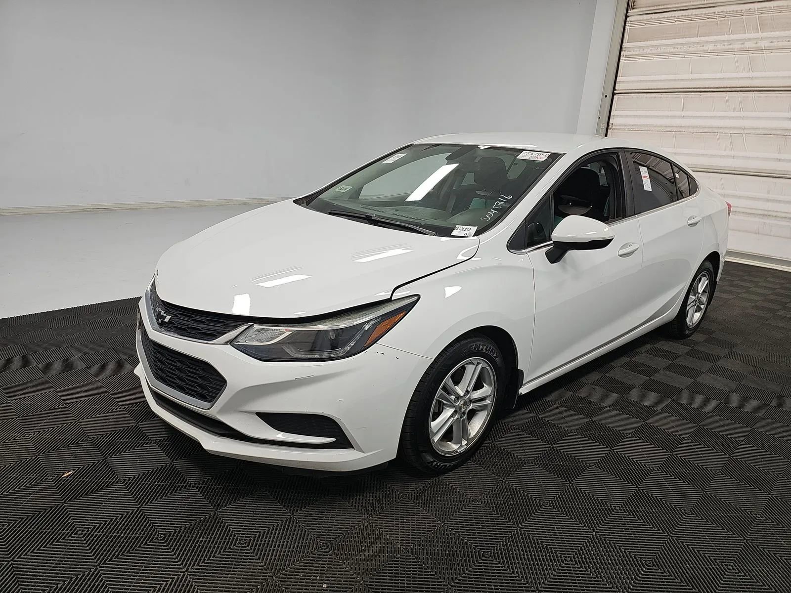 Used 2018 Chevrolet Cruze LT image 1