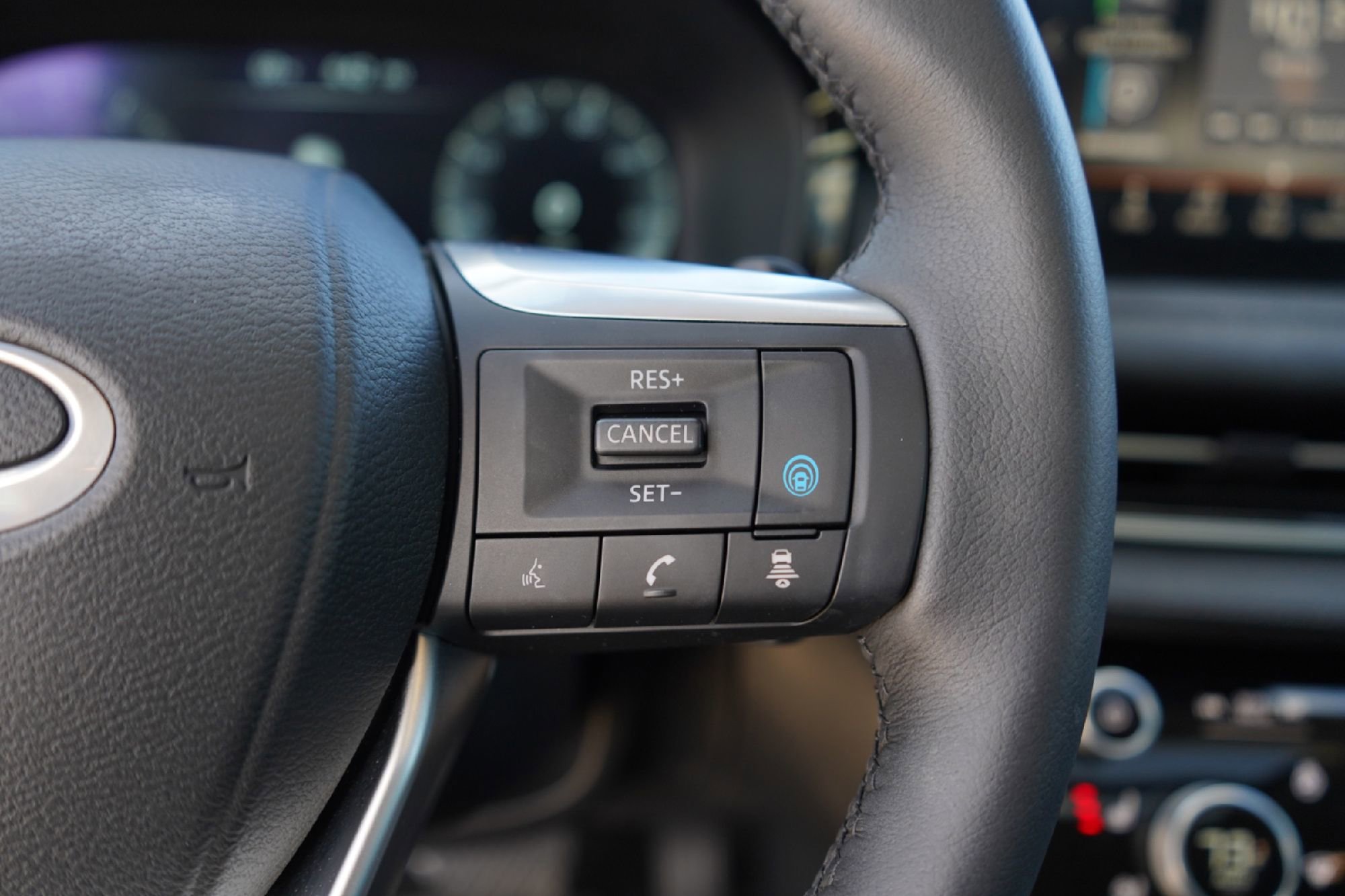 Certified 2025 INFINITI QX60 Luxe w/ Cargo Package image 12