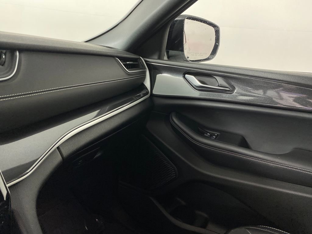 Used 2023 Jeep Grand Cherokee Altitude image 28