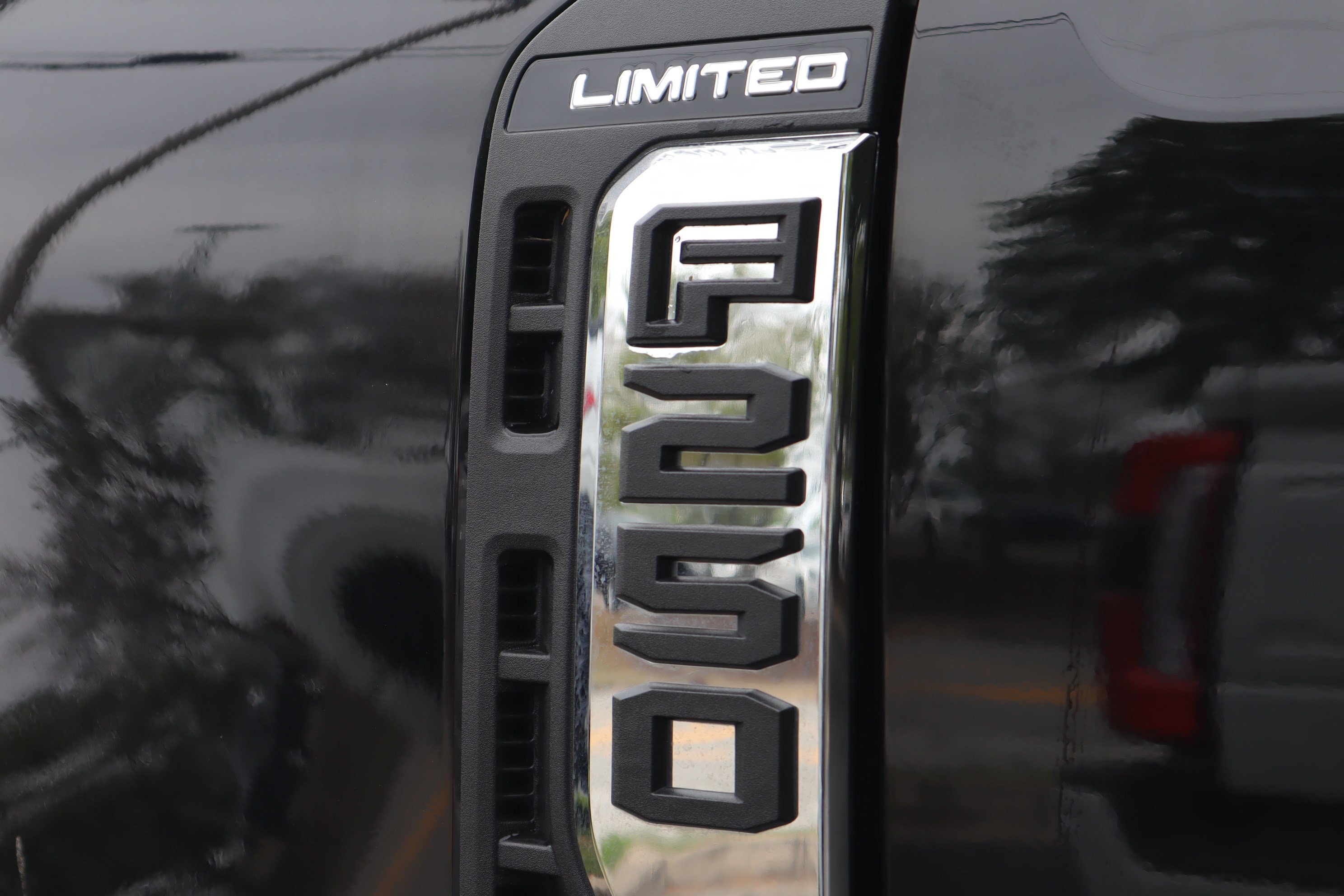 Used 2024 Ford F250 Limited w/ FX4 Off-Road Package AWD/4WD image 37