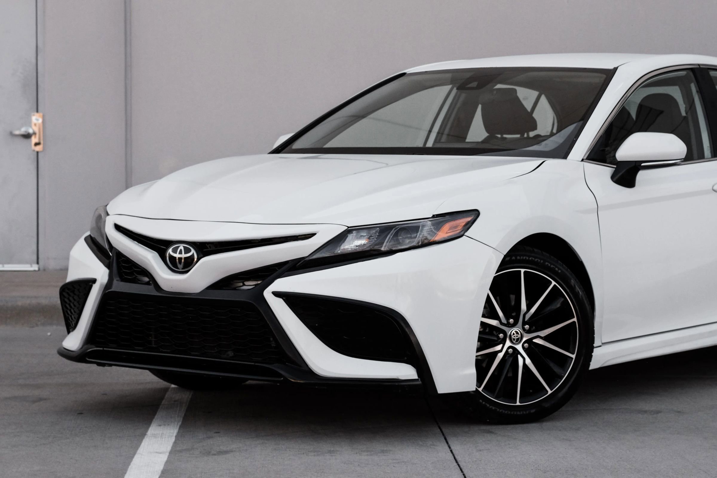 Used 2024 Toyota Camry SE image 14