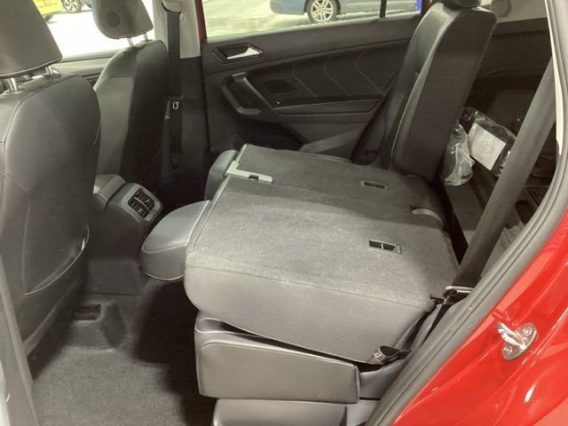 Certified 2024 Volkswagen Tiguan SE image 14
