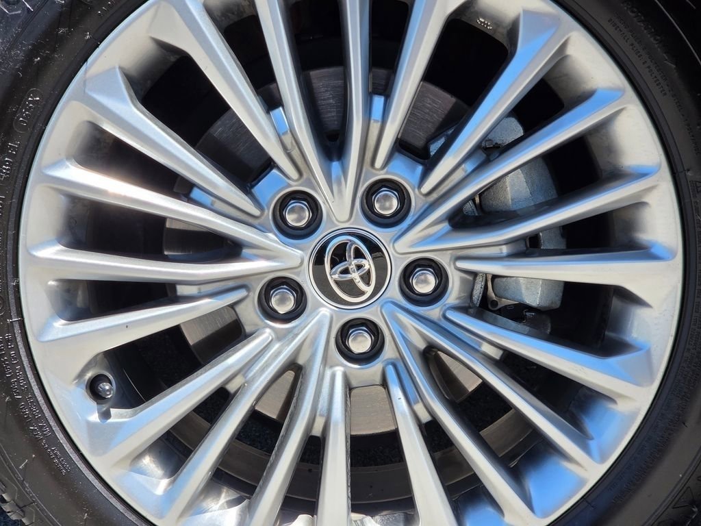 Used 2021 Toyota Avalon Limited w/ Advanced Safety Package FWD image 22