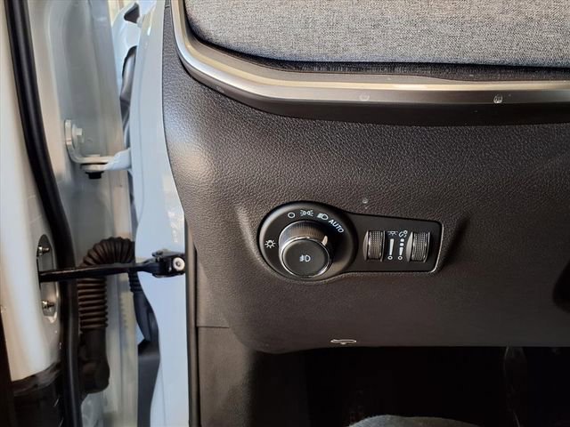 Used 2023 Jeep Compass Latitude w/ Convenience Group image 16