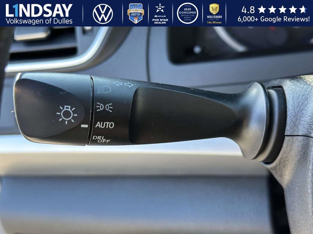 Used 2017 Toyota Camry SE image 21