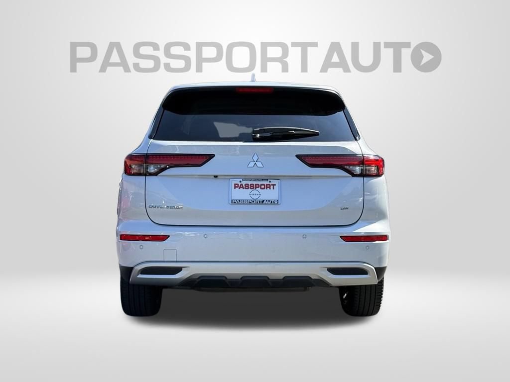 Used 2023 Mitsubishi Outlander SE AWD/4WD image 5