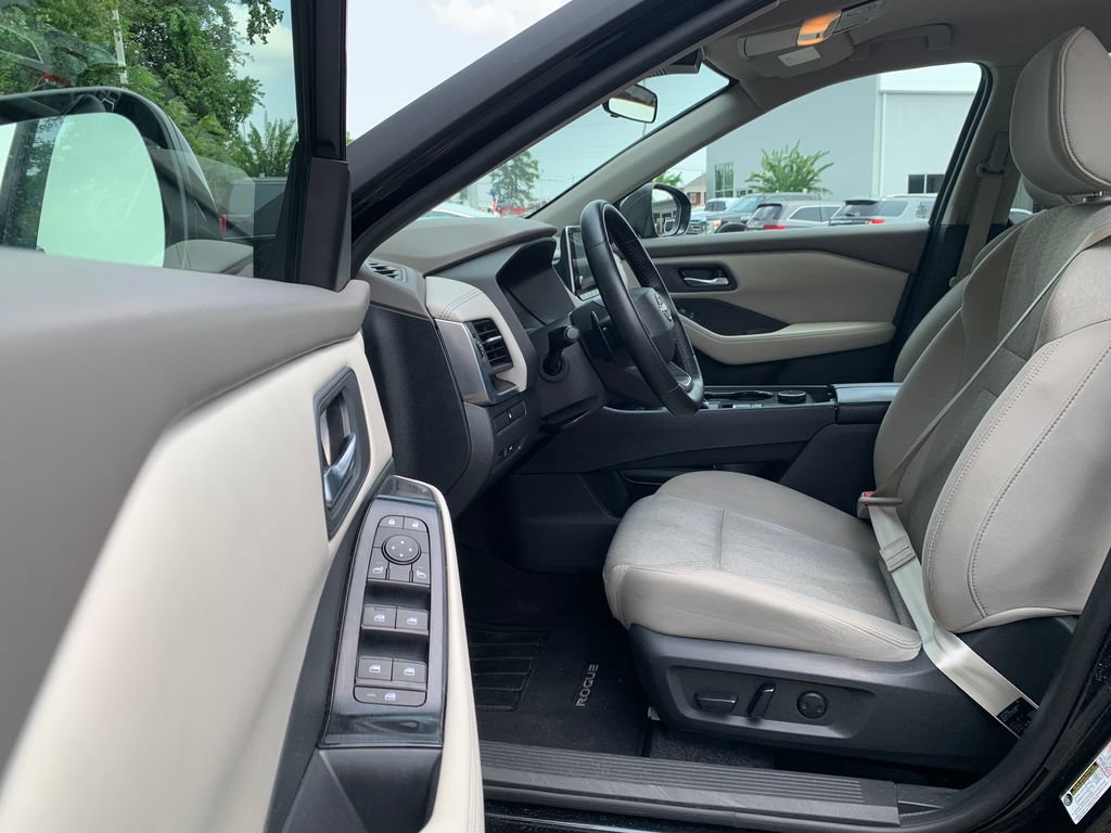Used 2025 Nissan Rogue SV AWD/4WD image 21