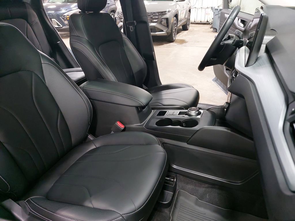 Used 2025 Ford Escape Platinum w/ Premium Technology Package image 10