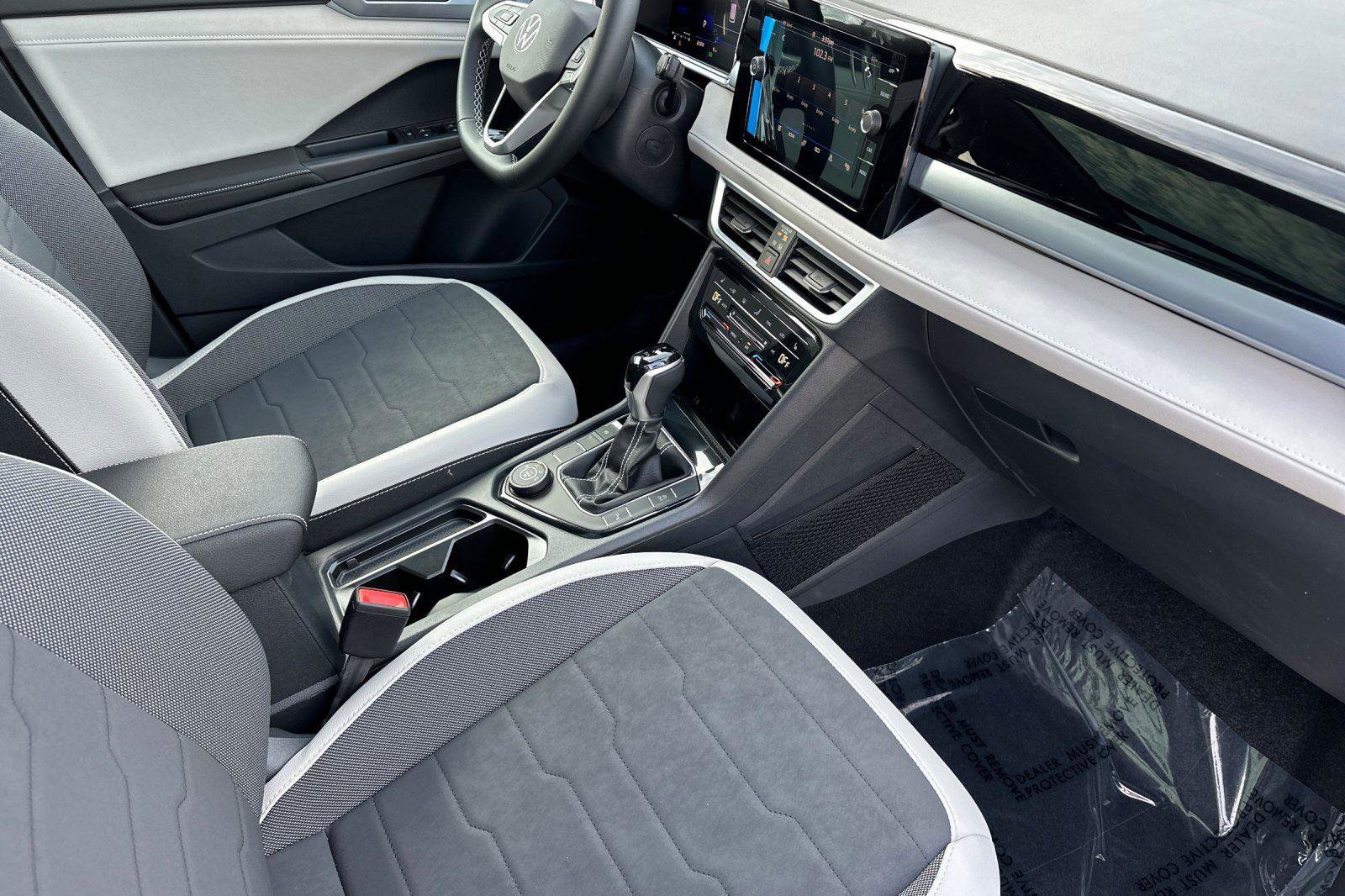 New 2026 Volkswagen Taos SE image 15